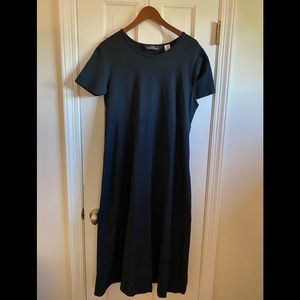 LL Bean Traveler. Women’s Petite Large Dress. Black. Short sleeve.